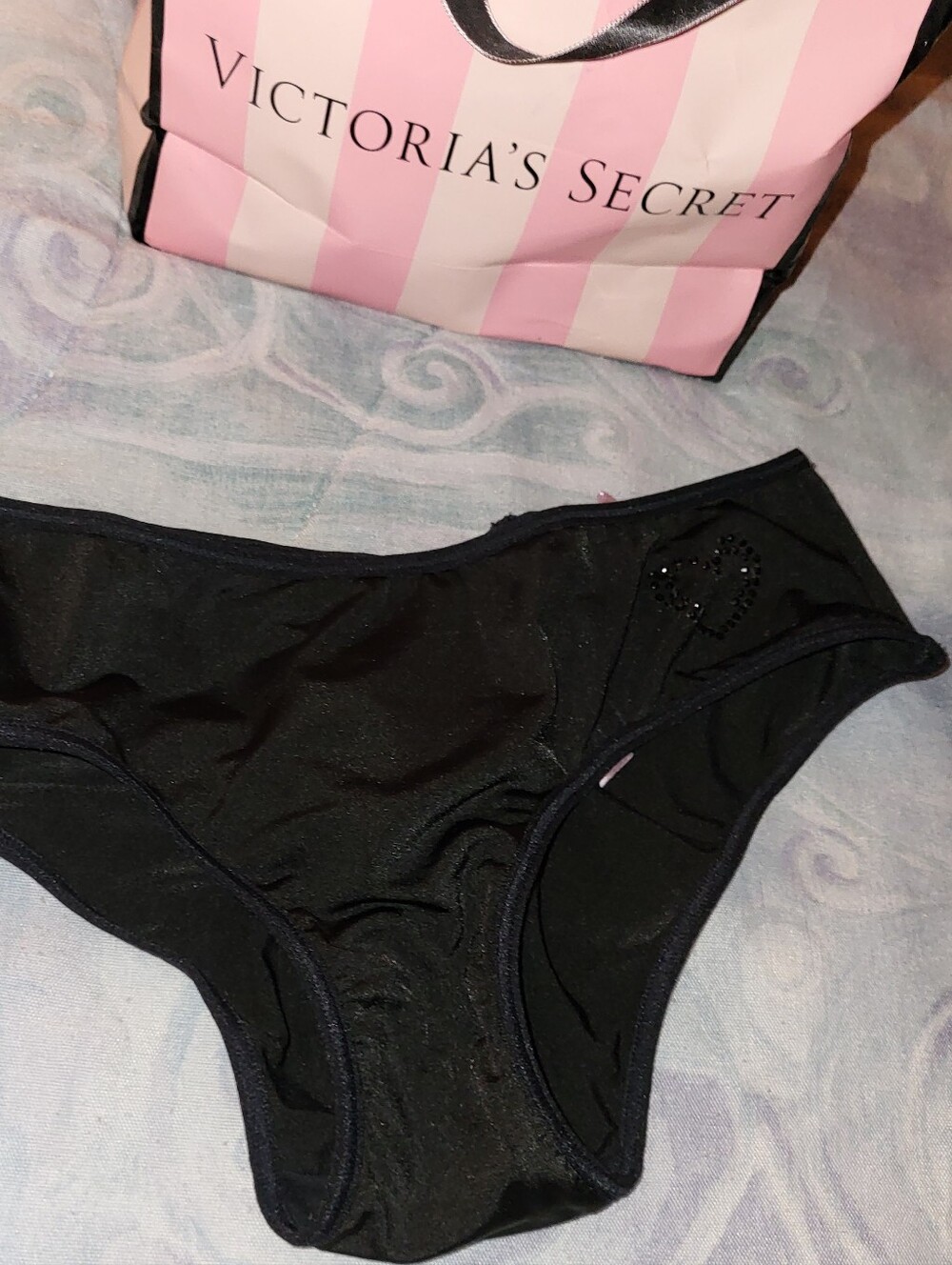 Victoria's Secret Black Peekaboo Cut Out Heart Embellished Hiphugger NWOT Size S